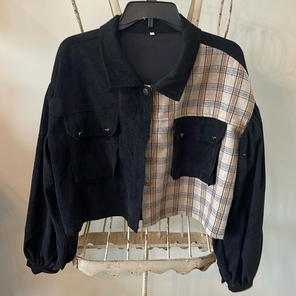 Super cute cropped corduroy jacket/shacket ❤️